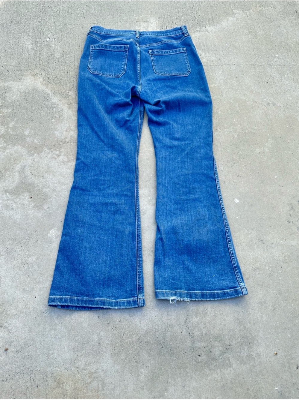 GAP *70s FLARE High Rise Jeans| Medium Indigo ~ size 31 or 12R - Picture 2 of 6